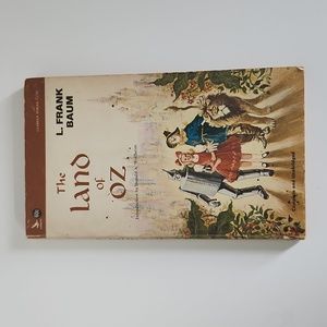 Vintage The Land of Oz L. Frank Baum - Airmont 1969 Preowned Paperback